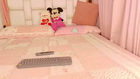 Snapshot of ambarrossi_ chatting on June 15, 11:34 am online show from June 15, 11:34 am