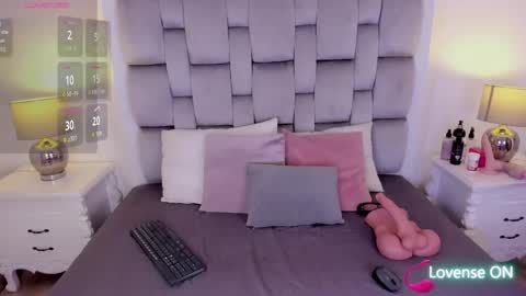 amber  ferrera online show from April 15, 7:43 pm