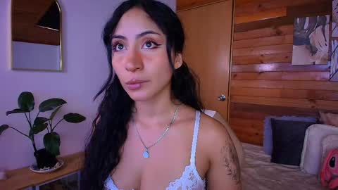 Snapshot of amber_curly chatting on April 22, 6:53 pm amber_curly online show from April 22, 6:53 pm