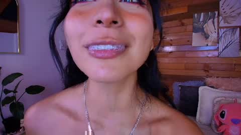 Snapshot of amber_curly chatting on May 5, 8:06 pm amber_curly online show from May 5, 8:06 pm