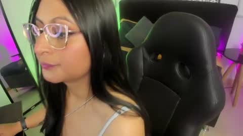 Snapshot of amber_gold113 chatting on July 2, 4:29 am Amber online show from July 2, 4:29 am