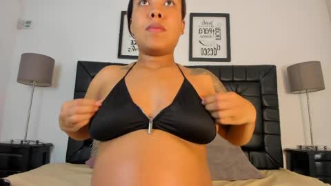 Snapshot of amber_roose75 chatting on April 19, 7:27 pm julieta online show from April 19, 7:27 pm