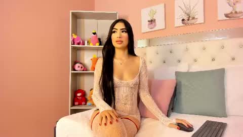 A M B E R  online show from June 19, 4:33 pm