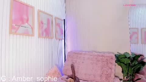 Snapshot of amber_sophie chatting on August 8, 7:16 pm Schedule 200pm to 900pm Col online show from August 8, 7:16 pm