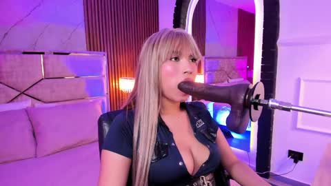 Snapshot of amberashford chatting on May 19, 3:24 am Amber Ashford online show from May 19, 3:24 am