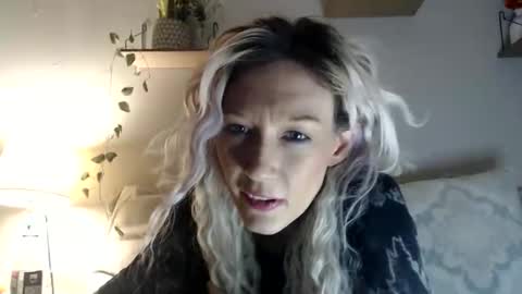 Snapshot of amberdesmond722 chatting on February 2, 5:50 am Kaligirll online show from February 2, 5:50 am