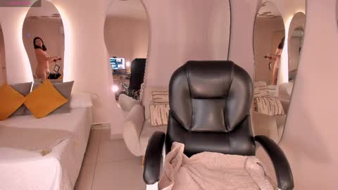 Amber  online show from April 5, 5:10 pm