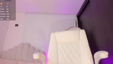 Snapshot of amberlewis_ chatting on April 27, 4:32 am Amber online show from April 27, 4:32 am