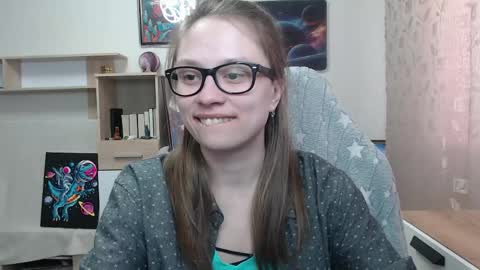 Snapshot of ambersimard chatting on May 1, 4:39 am Amber online show from May 1, 4:39 am