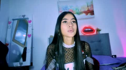 Snapshot of amberx_sweet chatting on April 29, 9:43 pm Amber online show from April 29, 9:43 pm