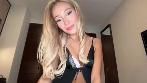 Snapshot of ambrefleur chatting on February 21, 5:08 am Ambre online show from February 21, 5:08 am