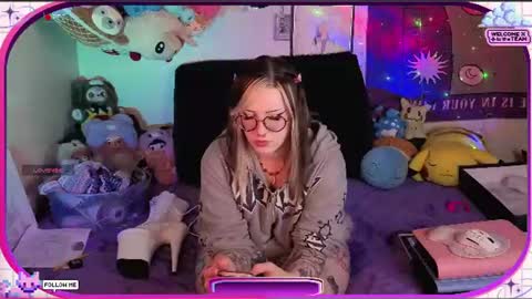 Snapshot of ambrosiakitty chatting on July 9, 9:24 am Ambrosia online show from July 9, 9:24 am