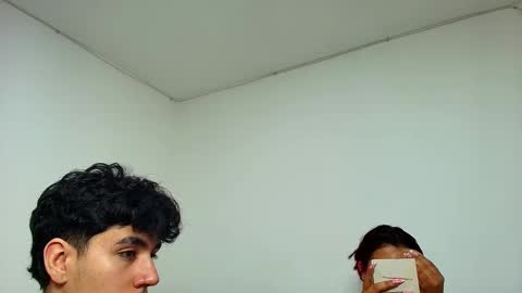 Snapshot of ameli_and_lucas chatting on January 11, 3:02 am Amelia Lucas online show from January 11, 3:02 am