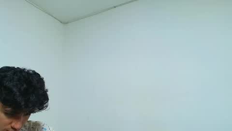 Snapshot of ameli_and_lucas chatting on January 22, 1:10 am Amelia Lucas online show from January 22, 1:10 am