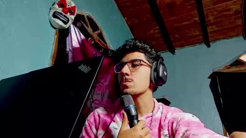 Snapshot of ameli_and_lucas chatting on November 13, 3:22 pm Amelia Lucas online show from November 13, 3:22 pm