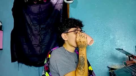 Snapshot of ameli_and_lucas chatting on November 15, 4:14 pm Amelia Lucas online show from November 15, 4:14 pm