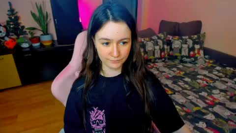 Snapshot of ameli_moon chatting on April 14, 3:07 pm Eileen online show from April 14, 3:07 pm
