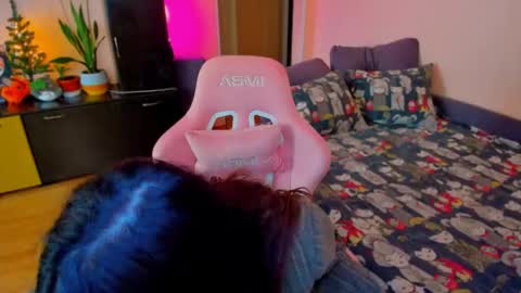 Snapshot of ameli_moon chatting on April 15, 1:18 pm Eileen online show from April 15, 1:18 pm