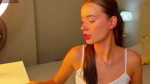 Snapshot of ameli_povilainn chatting on September 9, 10:26 am Ameli online show from September 9, 10:26 am