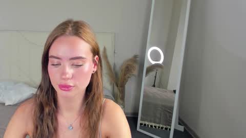 Snapshot of ameli_povilainn chatting on September 18, 10:28 am Ameli online show from September 18, 10:28 am