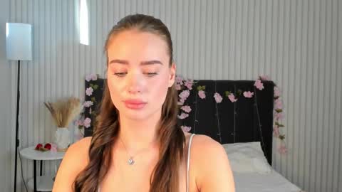 Snapshot of ameli_povilainn chatting on October 2, 11:28 am Ameli online show from October 2, 11:28 am