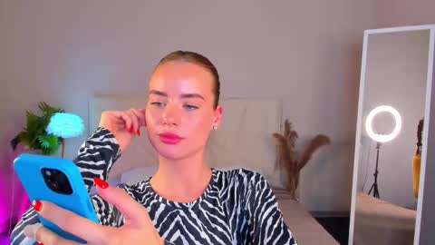 Snapshot of ameli_povilainn chatting on October 9, 10:24 am Ameli online show from October 9, 10:24 am