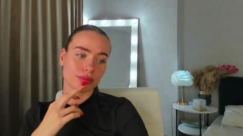 Snapshot of ameli_povilainn chatting on October 13, 10:26 am Ameli online show from October 13, 10:26 am