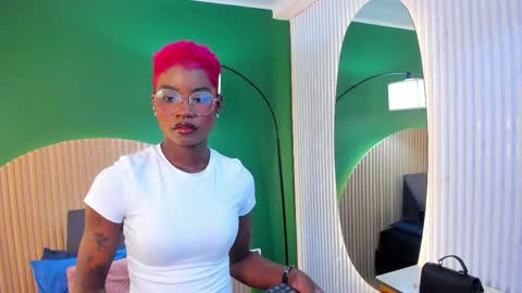 Amelia Adams online show from March 23, 12:20 pm