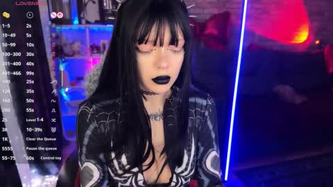 Amelia Aley  online show from February 13, 9:27 am