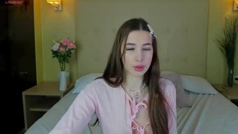 Snapshot of amelia_mee chatting on December 3, 8:56 am amelia_mee online show from December 3, 8:56 am