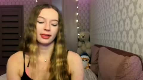 Snapshot of amelia_murmeow chatting on May 5, 8:28 pm amelia_murmeow online show from May 5, 8:28 pm