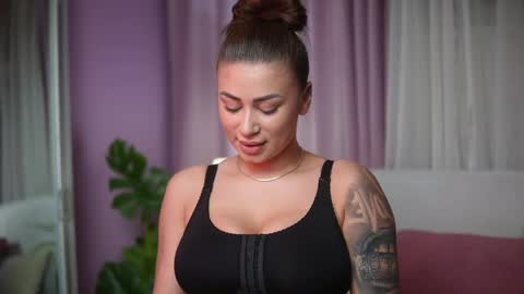 Snapshot of ameliabarbie chatting on April 22, 5:14 pm Amelia online show from April 22, 5:14 pm