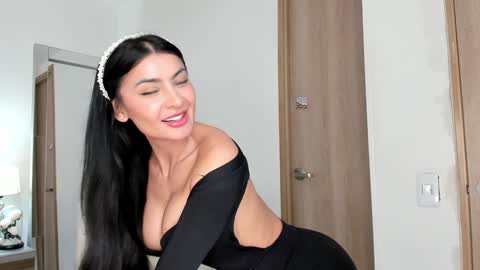 Snapshot of ameliajones_1 chatting on December 15, 5:31 pm Ameliajones online show from December 15, 5:31 pm