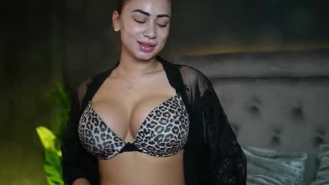  Amelia  online show from November 17, 8:58 pm