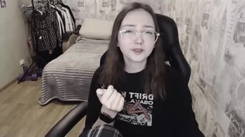 Snapshot of ameliakamishiro chatting on December 7, 12:24 pm Amelia online show from December 7, 12:24 pm