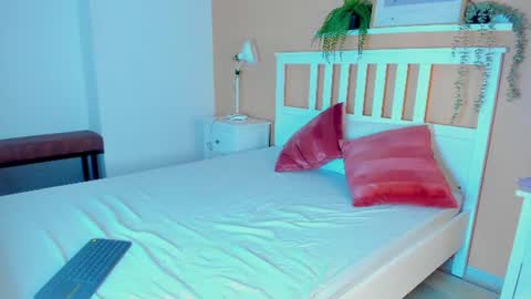 Snapshot of amelialaurent_ chatting on June 26, 7:51 pm amelialaurent_ online show from June 26, 7:51 pm
