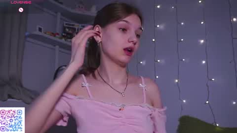 Snapshot of ameliami chatting on July 13, 7:44 am Amelia online show from July 13, 7:44 am