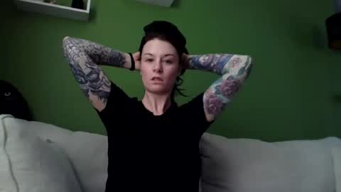 Amelia Winterz online show from February 16, 7:10 pm