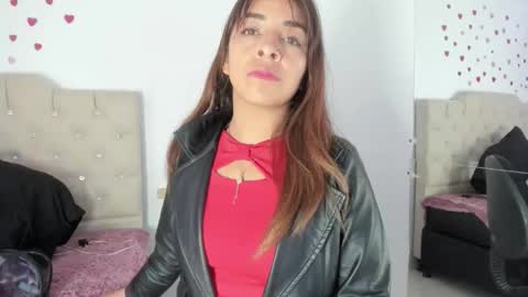 Snapshot of amelie01bronw chatting on May 4, 2:35 pm amelie brown online show from May 4, 2:35 pm