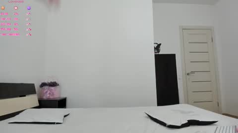 amelie_25 online show from December 3, 12:29 am