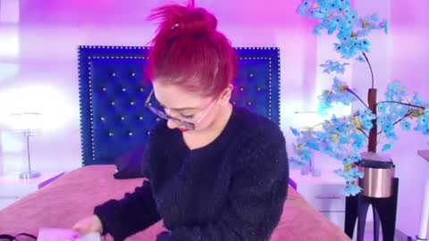 Snapshot of amelie_adamsx chatting on April 22, 11:01 am Amelie online show from April 22, 11:01 am