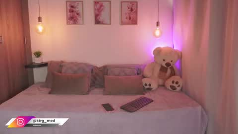 Snapshot of amelie_gonzalez chatting on September 22, 7:16 pm online show from September 22, 7:16 pm