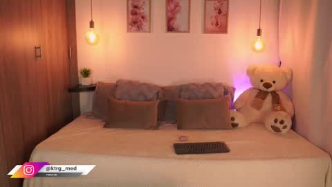 Snapshot of amelie_gonzalez chatting on September 27, 8:58 pm online show from September 27, 8:58 pm