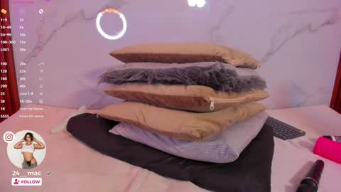 Snapshot of amelie_leigh chatting on January 21, 7:15 am Alejandra online show from January 21, 7:15 am