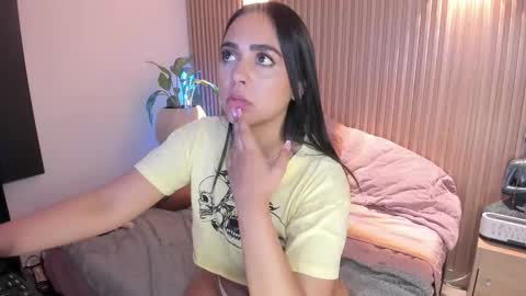 Amelie online show from November 7, 3:01 pm