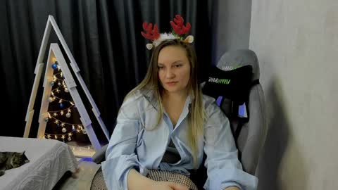 Snapshot of ameliecameron chatting on December 23, 12:46 am amelie online show from December 23, 12:46 am