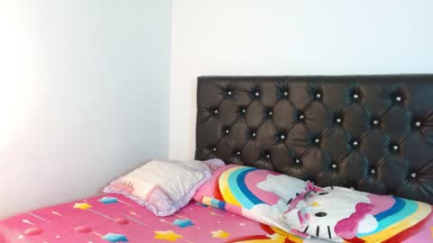 Snapshot of ameliejoness_ chatting on April 30, 8:57 pm Ameliejoness online show from April 30, 8:57 pm