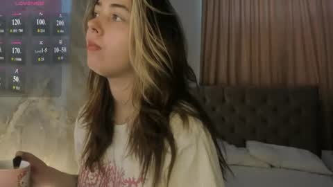 Snapshot of ameliia_castro chatting on July 25, 3:26 am Ameliia castro online show from July 25, 3:26 am