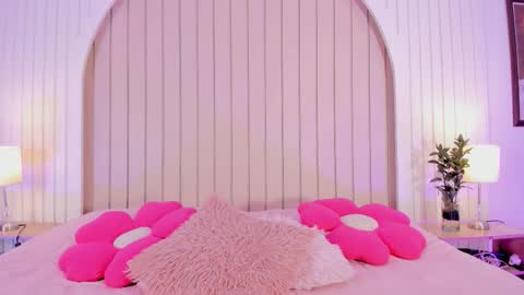 Amelia online show from February 21, 9:05 pm