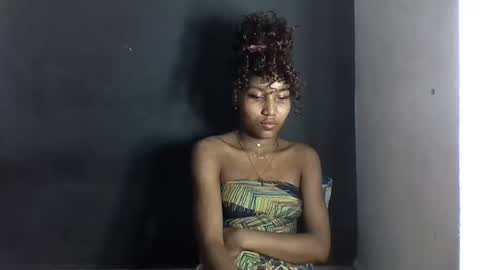 Snapshot of amelisy20005 chatting on April 21, 1:42 am amelisy20005 online show from April 21, 1:42 am